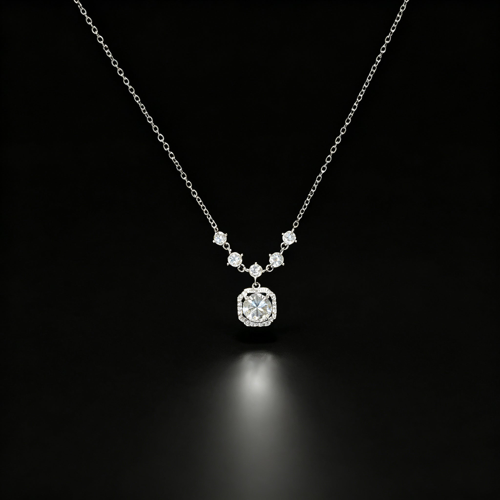 Kalung Liontin Zirkon Cushion Halo