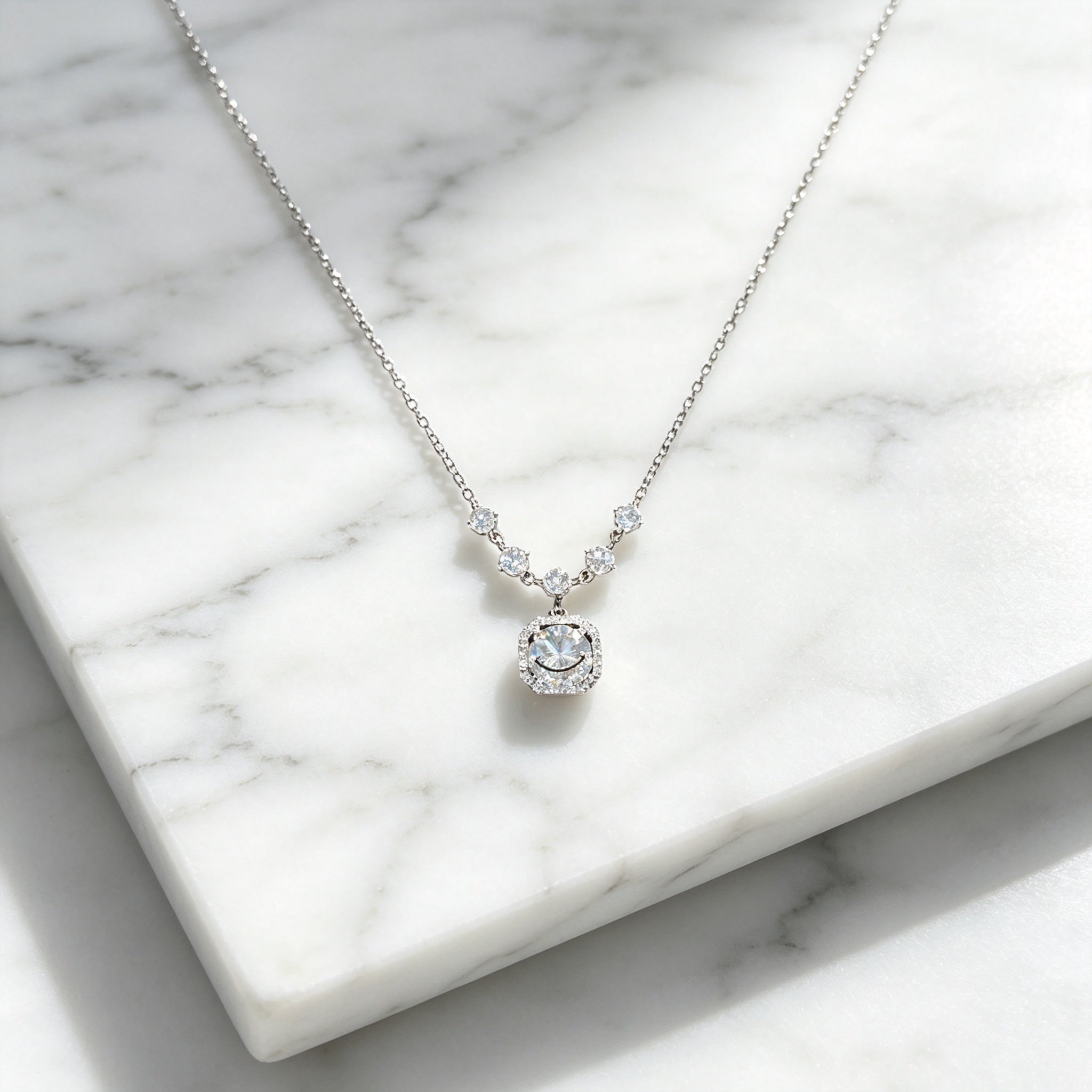 Kalung Liontin Zirkon Cushion Halo