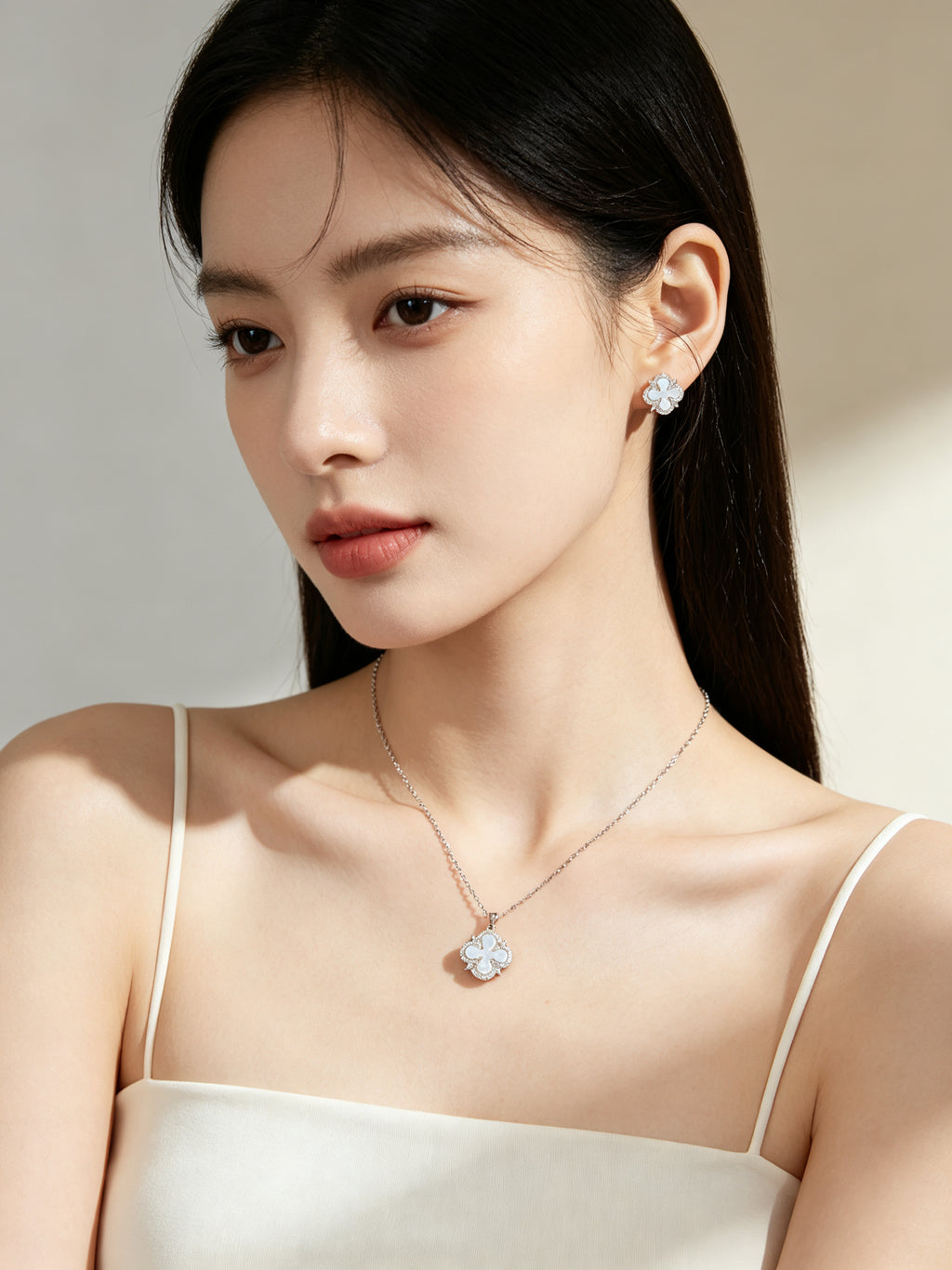Set Kalung & Anting Four Leaf Clover Putih – Galaksi Jewelry