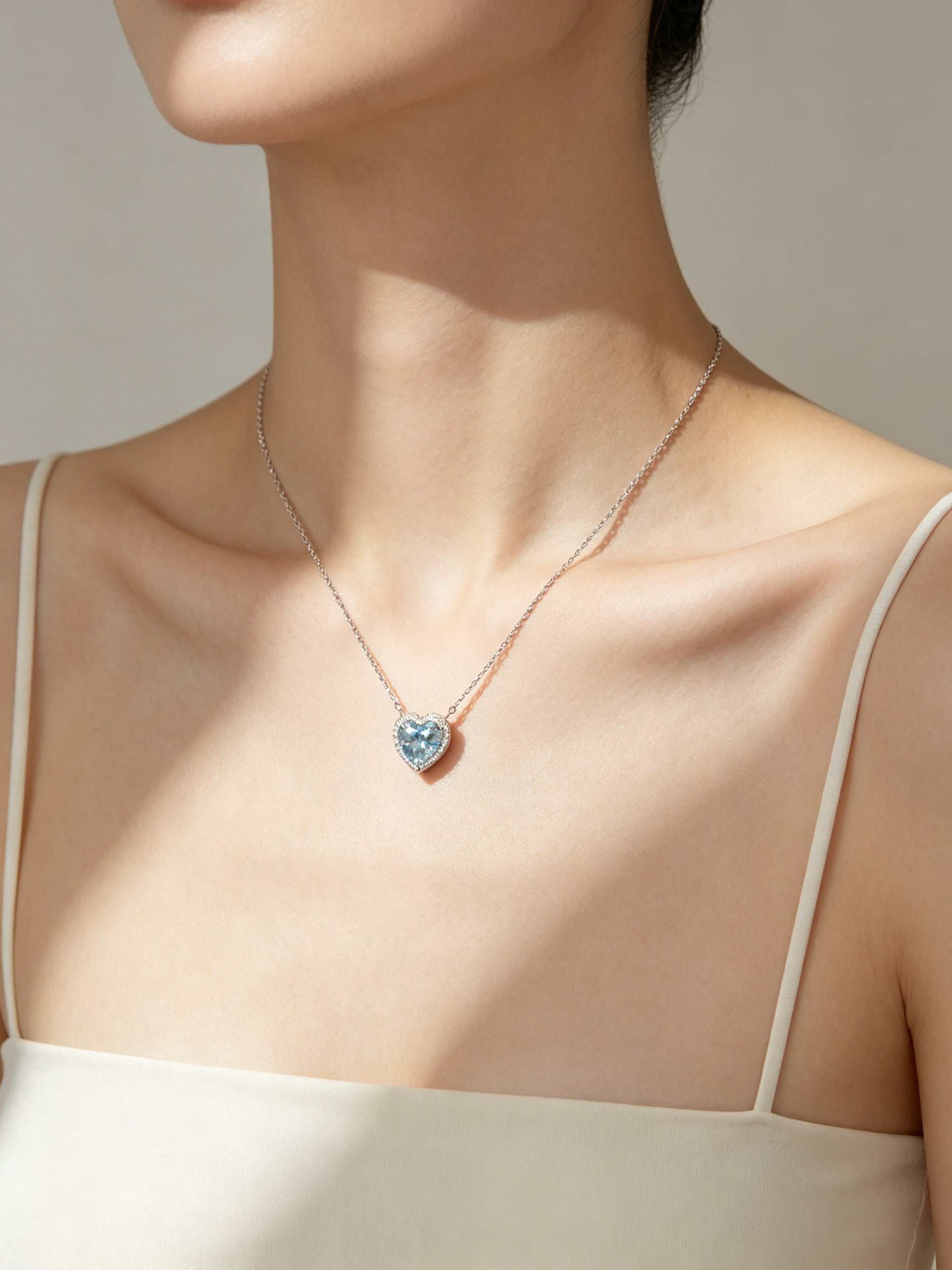 Kalung Liontin Zirkonia Hati Biru