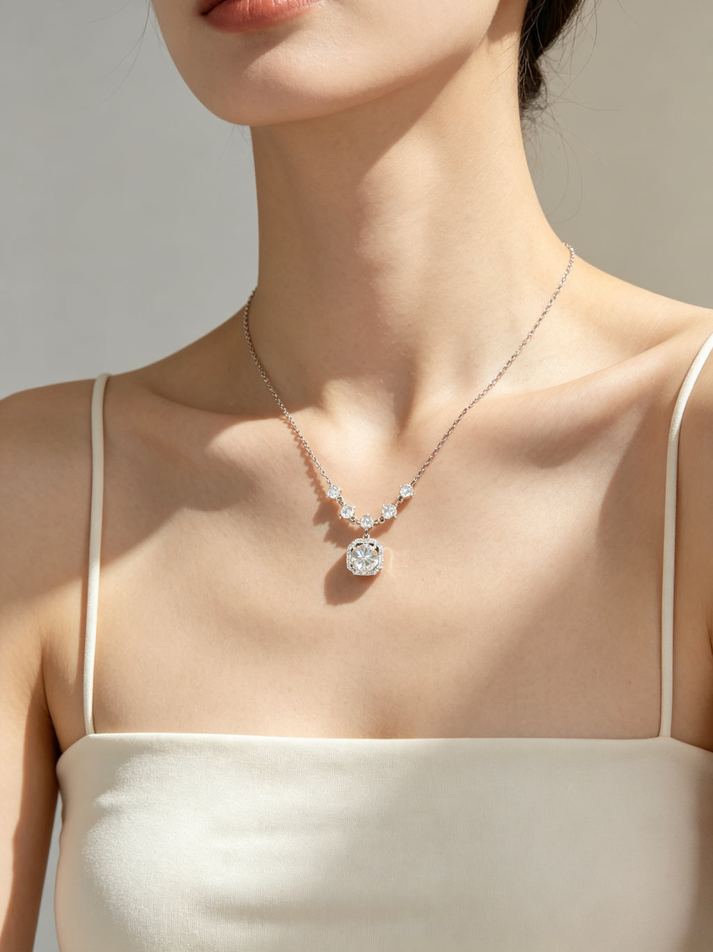 Kalung Liontin Zirkon Cushion Halo