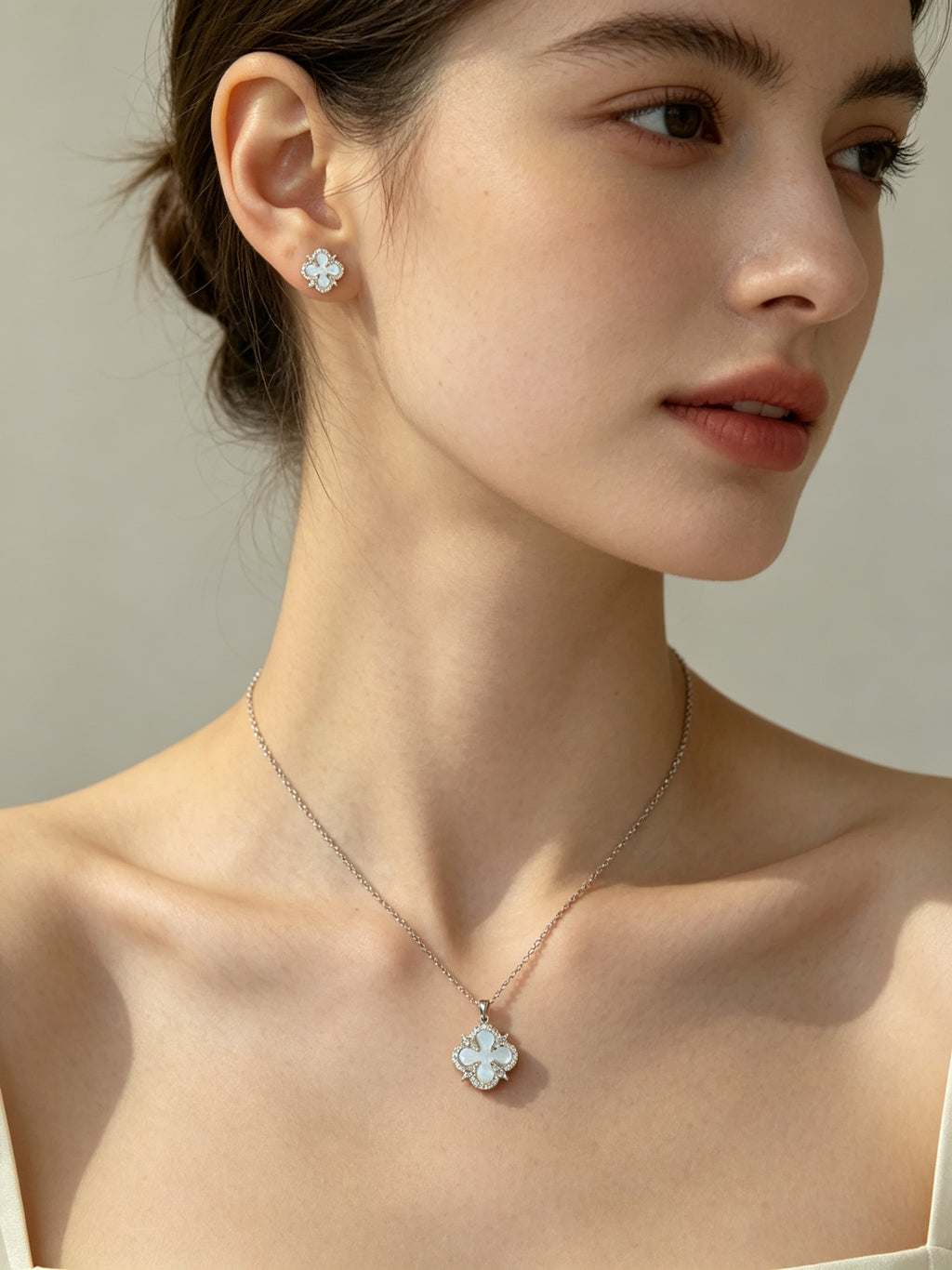 Set Kalung & Anting Four Leaf Clover Putih – Galaksi Jewelry