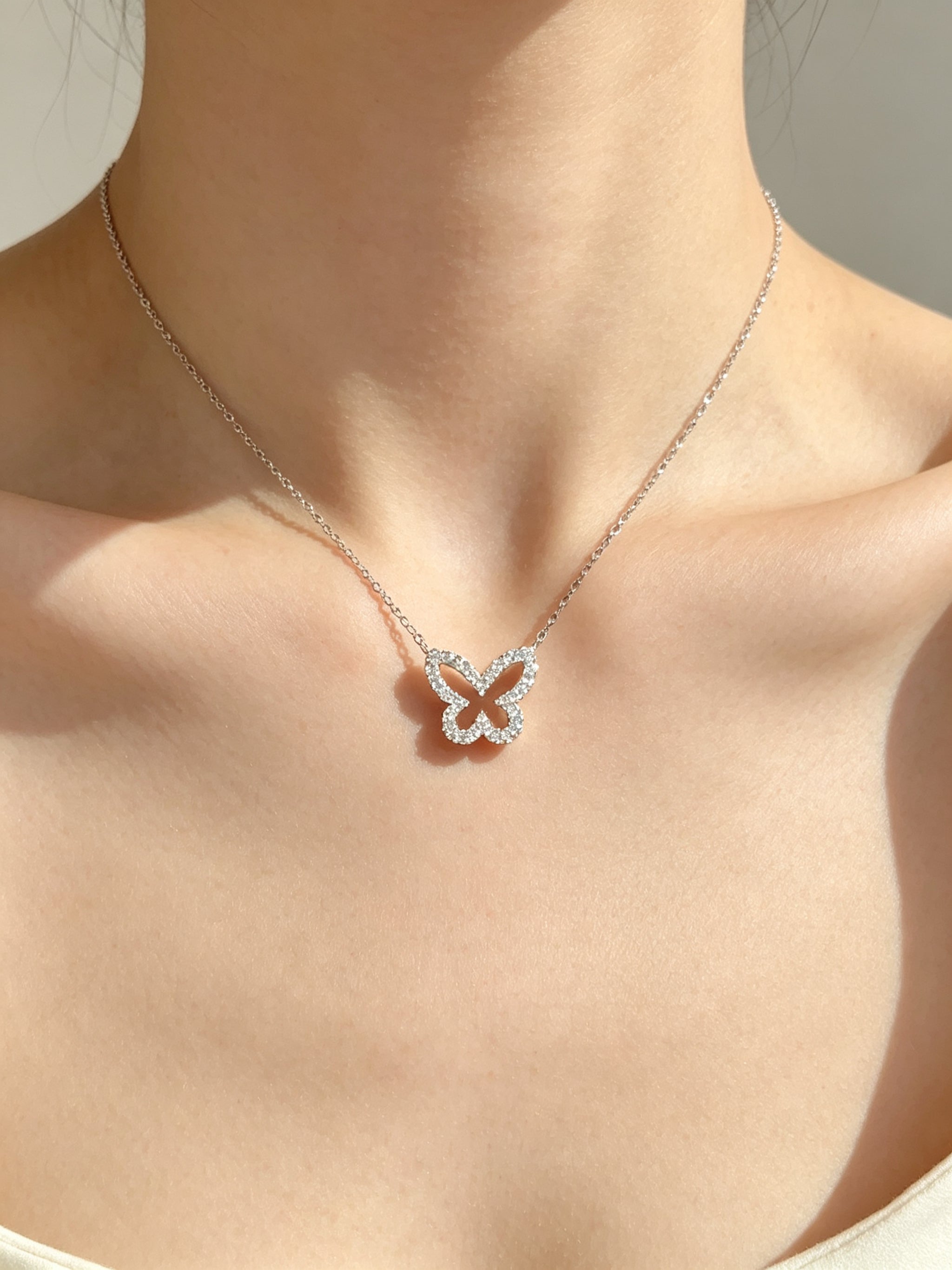 Kalung Liontin Kupu-Kupu Zirkon