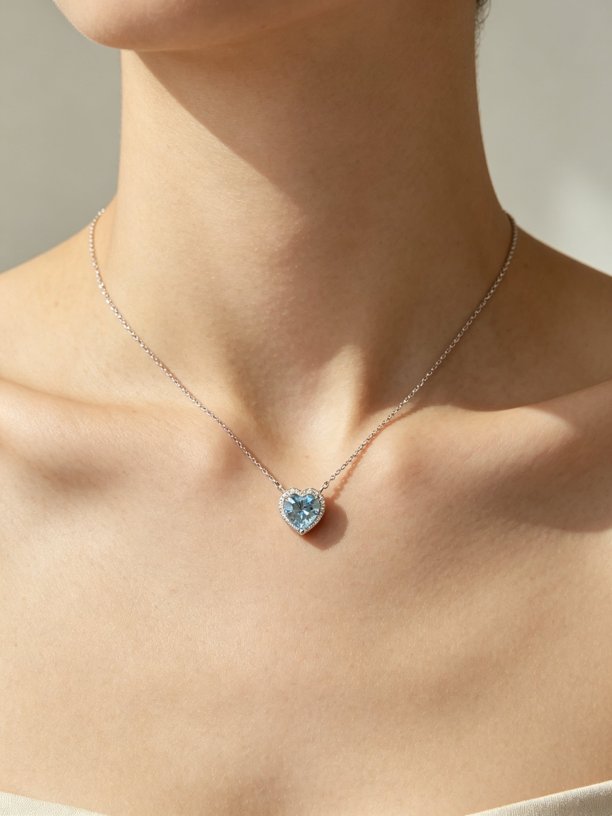 Kalung Liontin Zirkonia Hati Biru